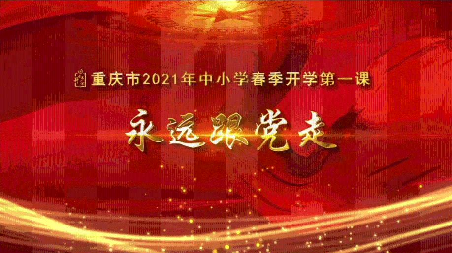 小男孩朝下水道扔鞭炮，井盖炸飞数米，网友：安全第一