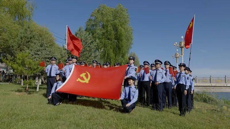 无限翻滚小球